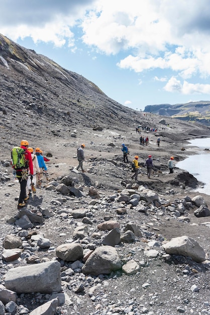 Wandelen op de Solheimajokull-gletsjer, IJsland.
