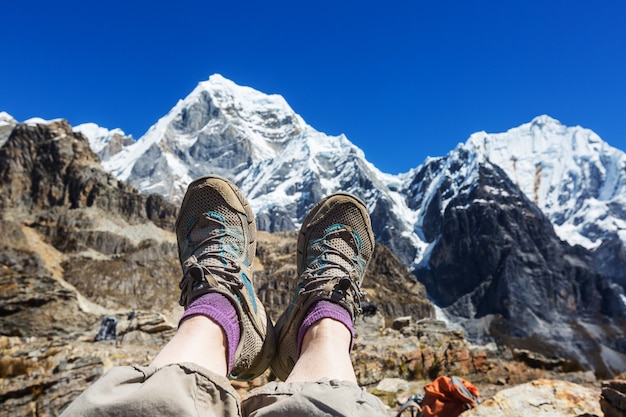 Wandelscène in de bergen van cordillera, peru