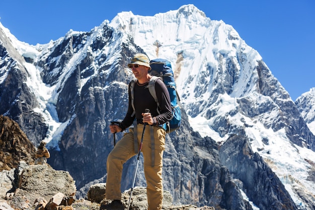 Wandelscène in de bergen van cordillera, peru