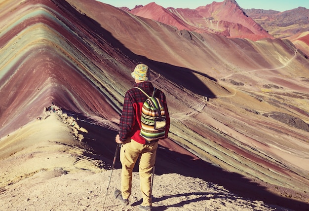 Wandelscène in Vinicunca, Cusco-regio, Peru. Montana de Siete Colores, Regenboogberg.