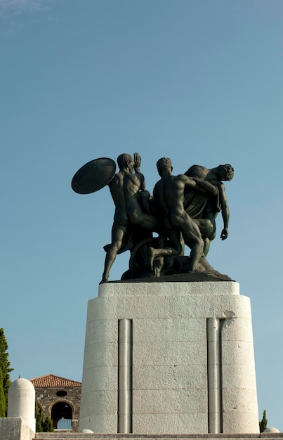 Monumento ai caduti in collina san giusto trieste