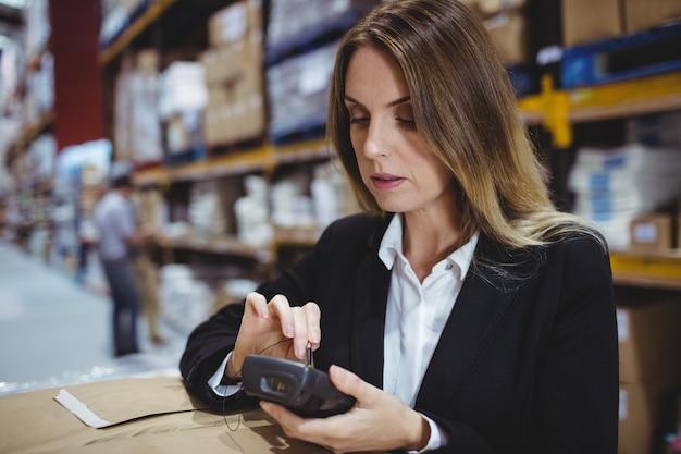 Warehouse manager using scanner on boxes