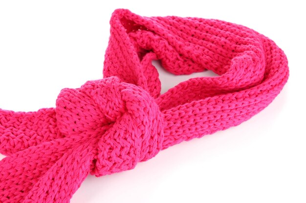 Warm gebreide sjaal roze geïsoleerd op wit