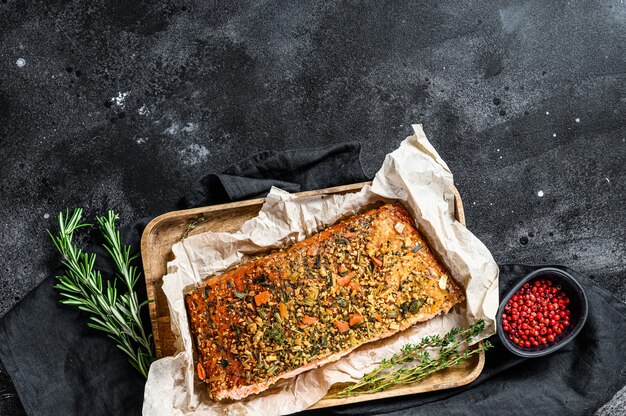 Warm gerookte zalmfilet. forel. bovenaanzicht