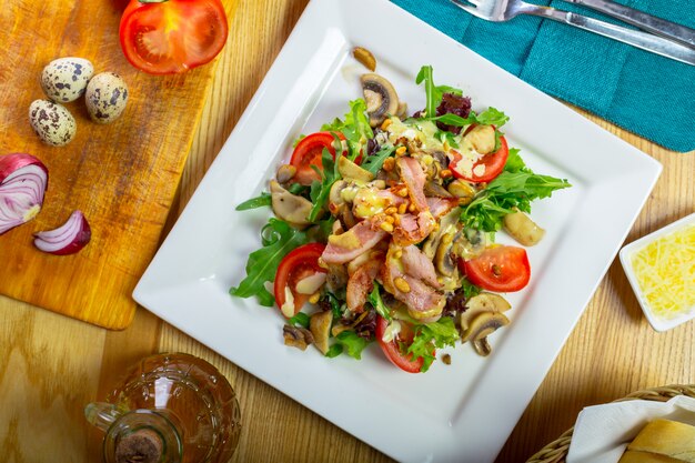 Warm mushroom salad with chilli and tomatoes