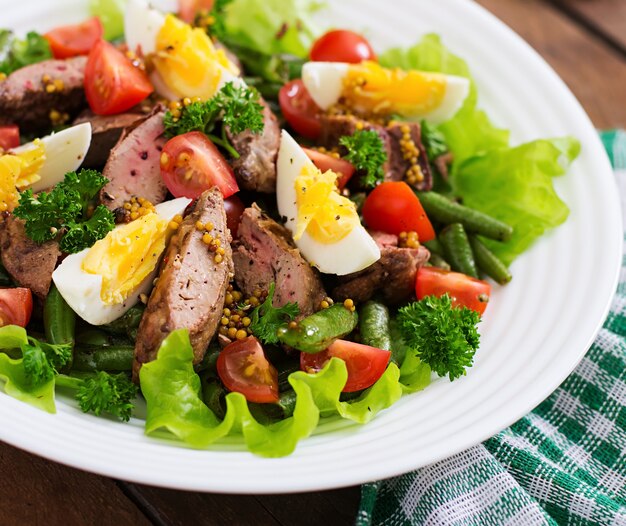 Warm salad with chicken liver, green beans, eggs, tomatoes and balsamic dressing