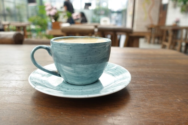 Warme cake koffie op café tafel