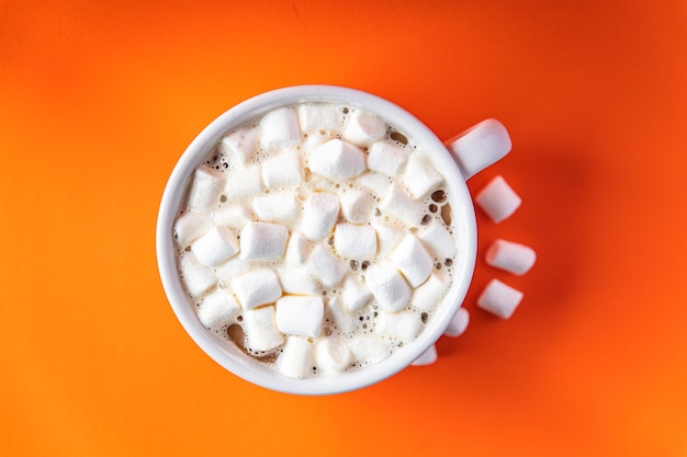 Warme chocolademelk marshmallow of chocoladedrank koffie warme drank opwarmende maaltijd snack kopieerruimte