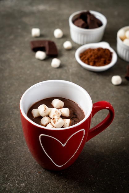 Warme chocolademelk met marshmallows