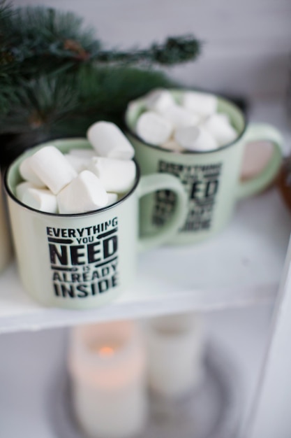 Warme chocolademelk met marshmallows