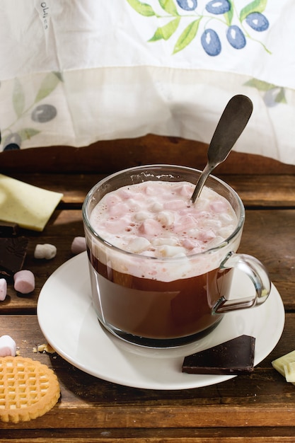 Warme chocolademelk met marshmallows