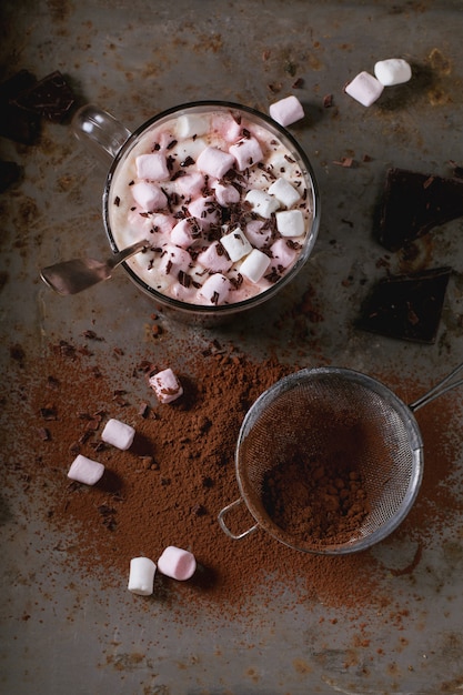 Warme chocolademelk met marshmallows