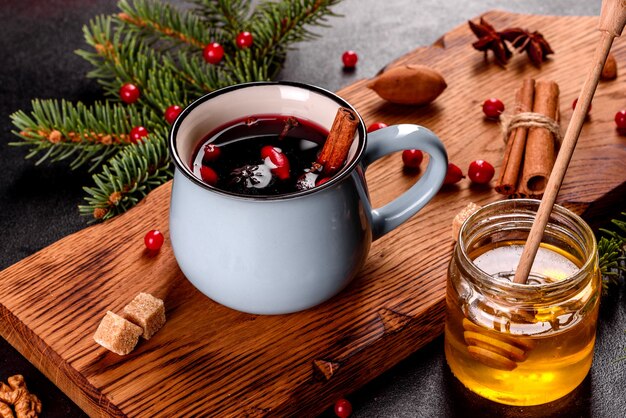 Warme glühwein met diverse kruiden