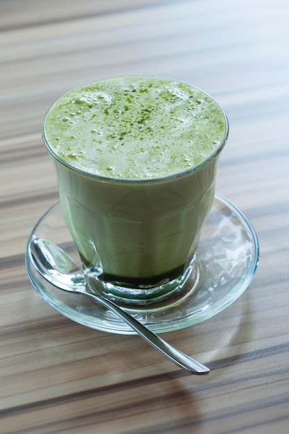 Warme groene thee en koffie