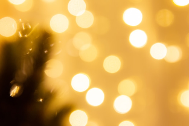 warme kleur achtergrond Bokeh achtergrond met pijnbomen voor kerstversiering