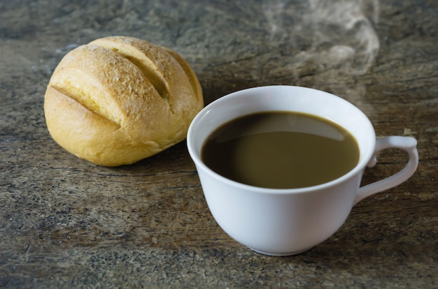 Warme koffie en brood