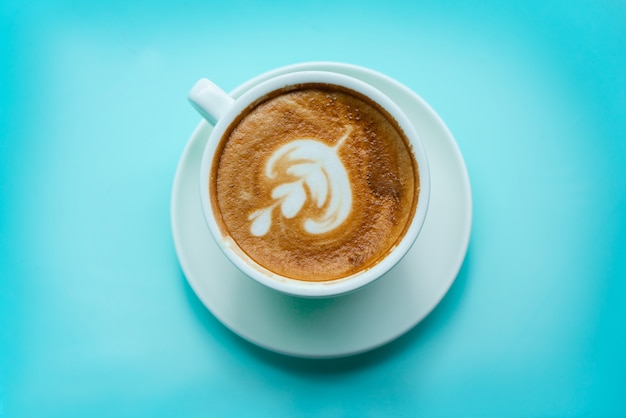 Warme koffie met latte art