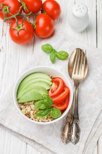 Warme quinoa salade met groenten