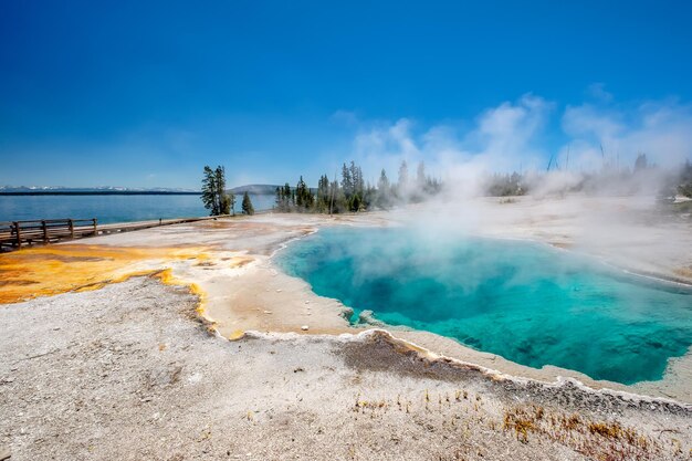 Warme thermale bron in Yellowstone