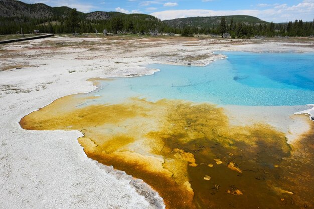 Warme thermale bron in Yellowstone