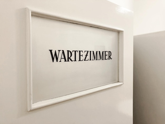 Wartezimmer is Duits voor wachtkamer