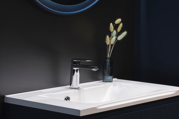 Photo washbasin with faucet in minimalist modern bathroom black bathroom interior