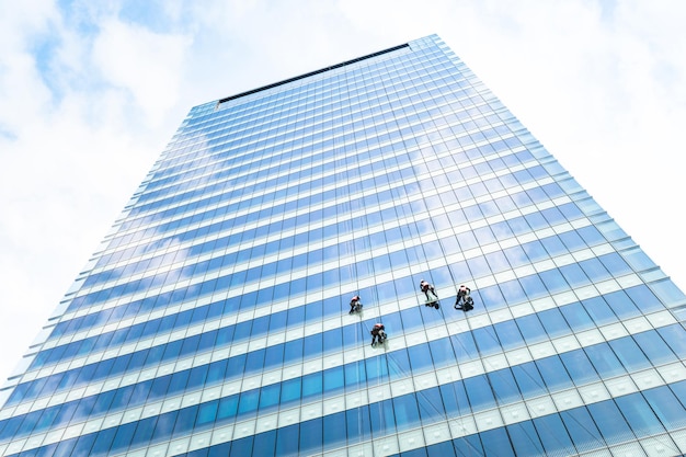 現代の超高層ビルの高層ビルの窓を洗うステンレスワイヤースリング付きワッシャー