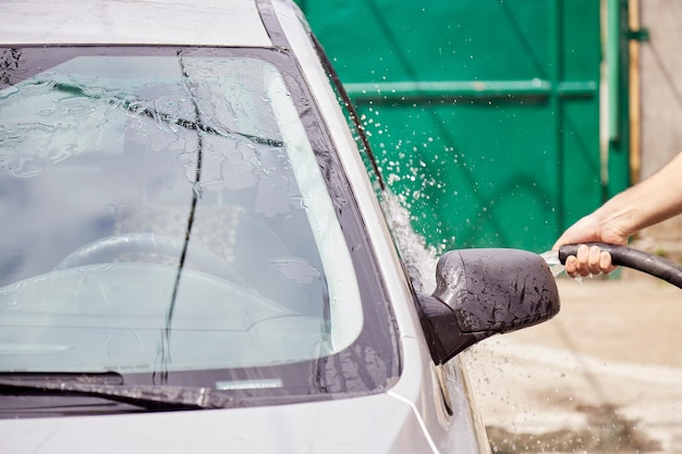 Washing the car with water from under the hoses Home routines Caring for your vehicle