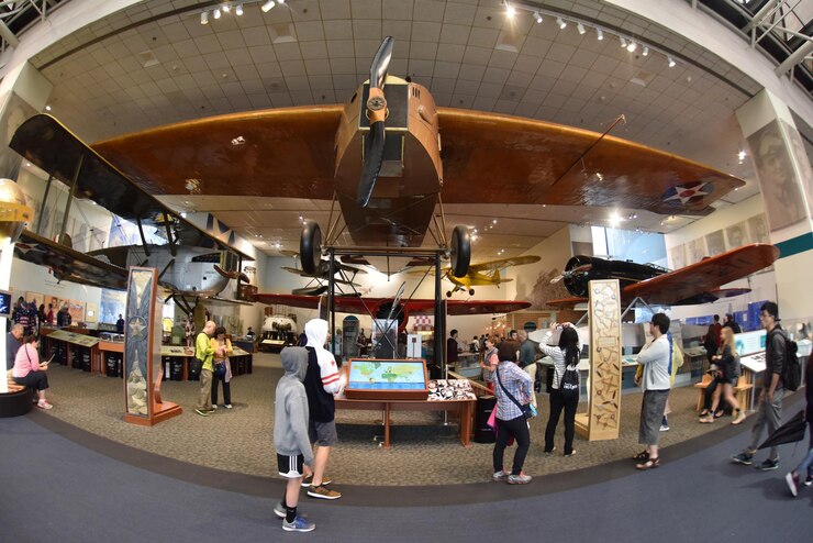Photo 美國華盛頓 - 2018年5月17日 - 國家航空與太空博物館滿滿遊客