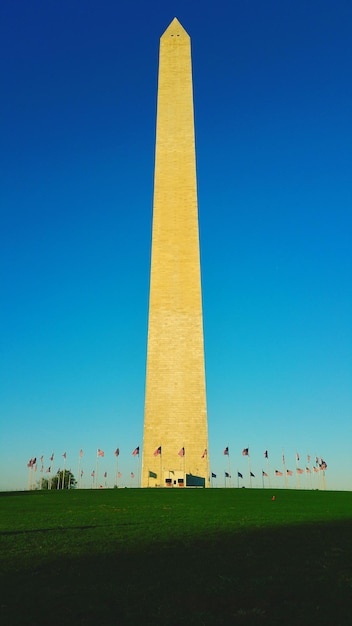 Foto monumento a washington contro un cielo blu limpido