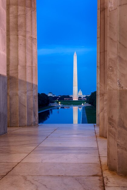 Washington monument weerspiegelt van Jefferson