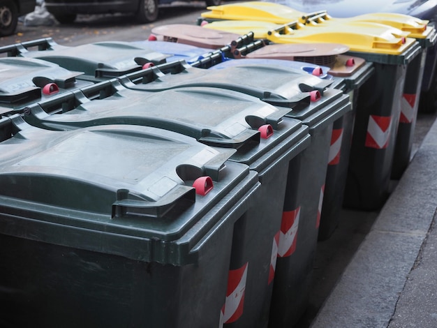 Waste sorting bin for recycling