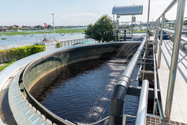 Foto stagni di trattamento delle acque reflue da impianti industriali