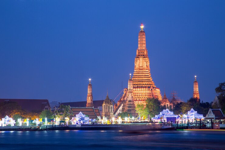 Foto wat arun, de tempel van thailand in schemertijd