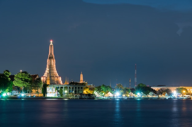 Wat arun durante il crepuscolo