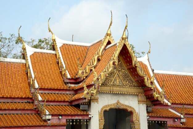 Photo wat benchamabophit royal temple built with white carrara marble built for king chulalongkorn