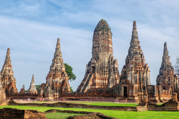 Foto wat chaiwatthanaram is a bij historisch park in ayutthaya., thailand.