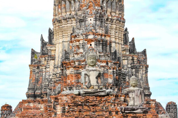 Храм Ват Chaiwatthanaram в историческом парке Аюттхая, Таиланд.