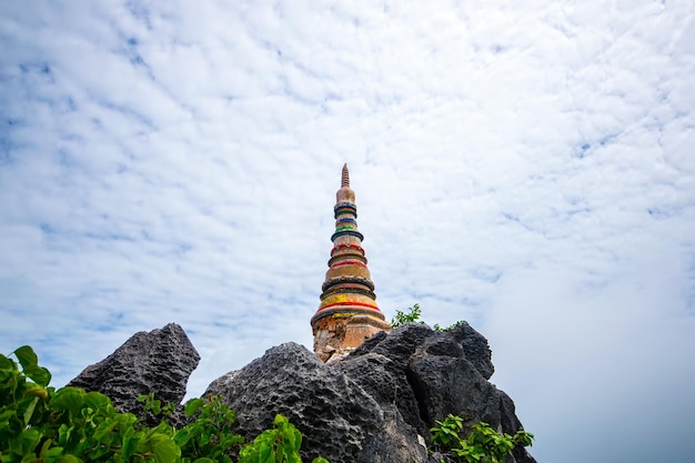 Wat Chaloem Phra Kiat Phrachomklao RachanusornWat Praputthabaht Sudthawat pu pha daeng