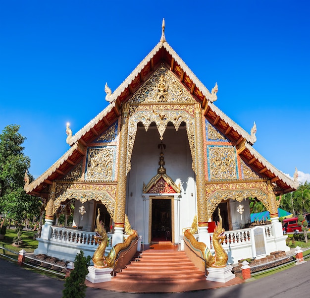 Wat chedi luang-tempel in chiang mai, noord-thailand