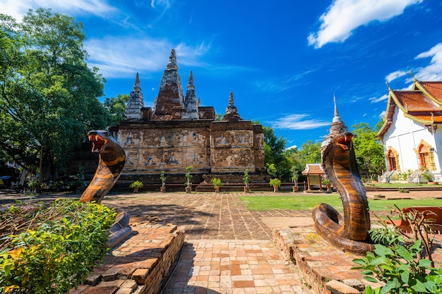 Photo wat chet yot, seven pagoda temple in chiang mai, thailand