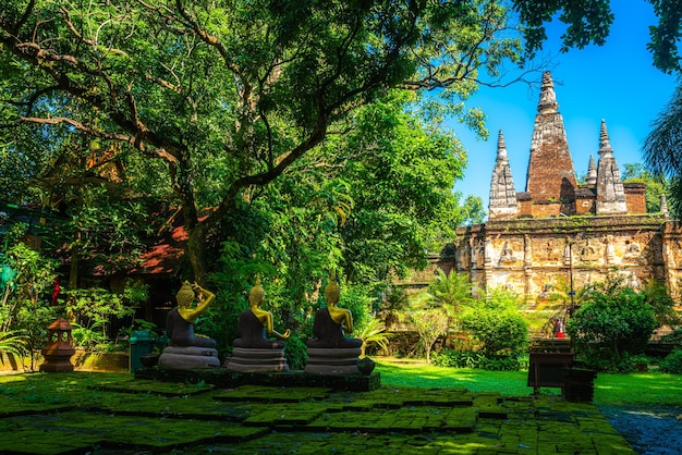 Wat chet yot o wat photharam maha wihan tempio a sette pagoda è una delle principali attrazioni turistiche di chiang mai thailandwith eveningtemple a chiang mai