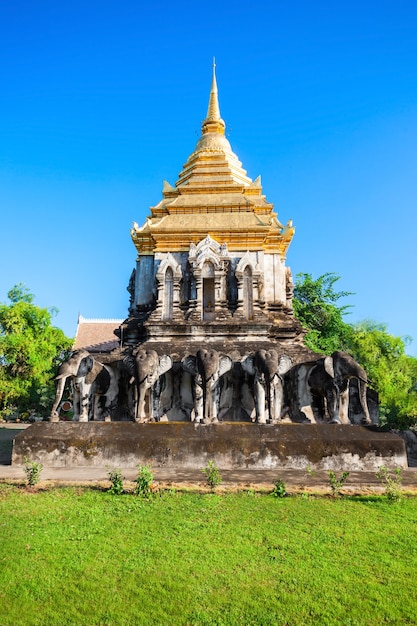 ワットチェンマンは、タイのチェンマイの旧市街にある仏教寺院です。