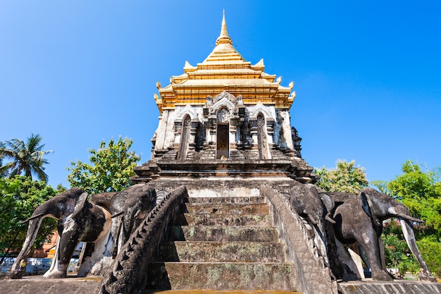 タイ、チェンマイのワットチェンマン寺院