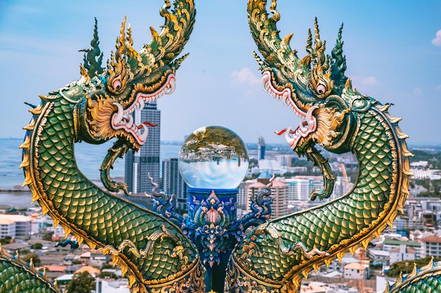 Foto punto di vista di wat khao phra khru in chonburi tailandia