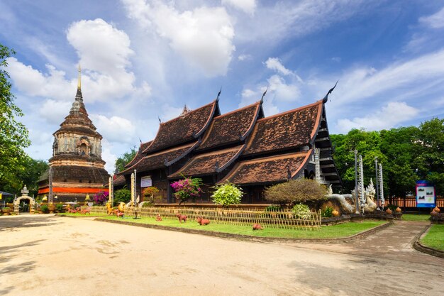 Ват Лок Моли (Wat Lok Moli) - красивый старый храм в Чиангмае, провинция Чиангмай, Таиланд.