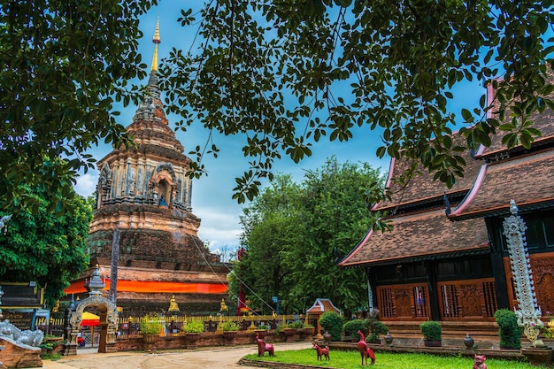 Ват Лок Моли - буддийский храм, главная туристическая достопримечательность, древнее тайское искусство и общественное место в Чиангмае, Таиланд.
