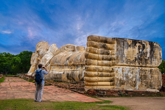 Wat Lokayasutharam, een boeddhistische tempel in de stad van het historische park van Ayutthaya, Thailand.