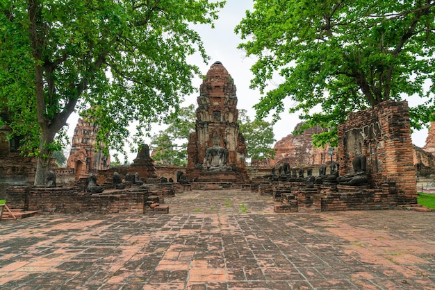 Wat Mahathat-tempel in het gebied van Sukhothai Historical Park, een UNESCO-werelderfgoed in Thailand