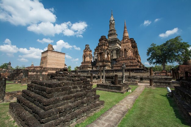 Wat mahathat-tempel in het historische park van sukhothai, thailand